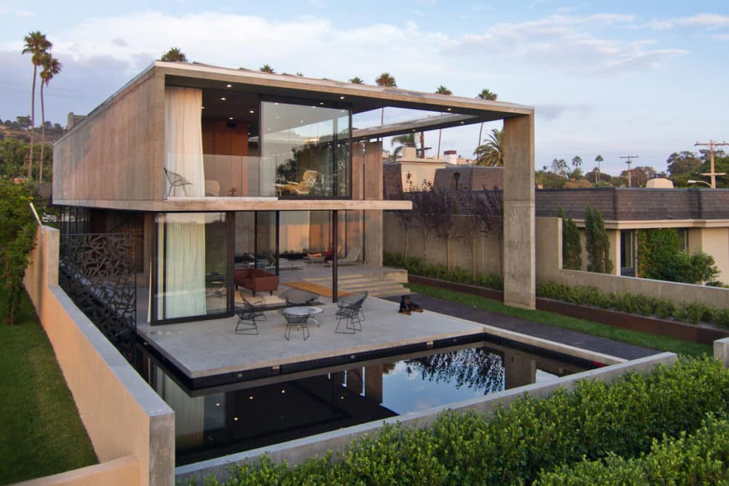 Architect Jonathan Segal maximized the potential of the indoor-outdoor living concept with this La Jolla masterpiece, creating a home that opens to the greenery and pool outside.