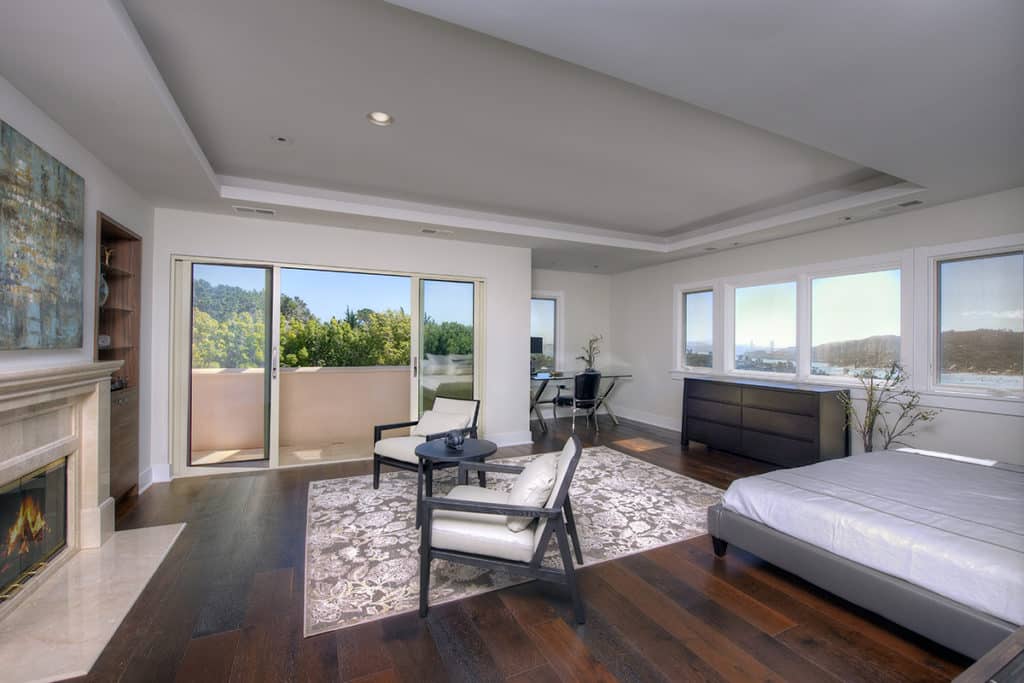 A bi-parting sliding glass door lets the cool Bay Area air into the master suite, while a wall of windows gives the home’s residents an enviable view of the Golden Gate Bridge.
