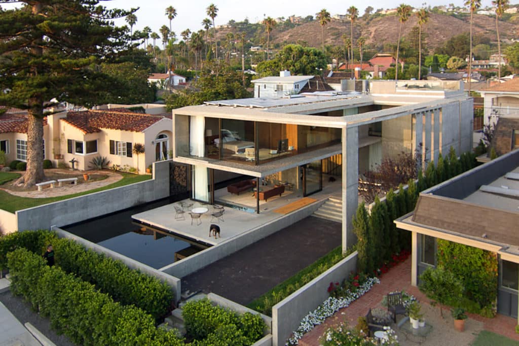 A top-down view of the home showcasing the narrow lot the concrete and glass home is built on.