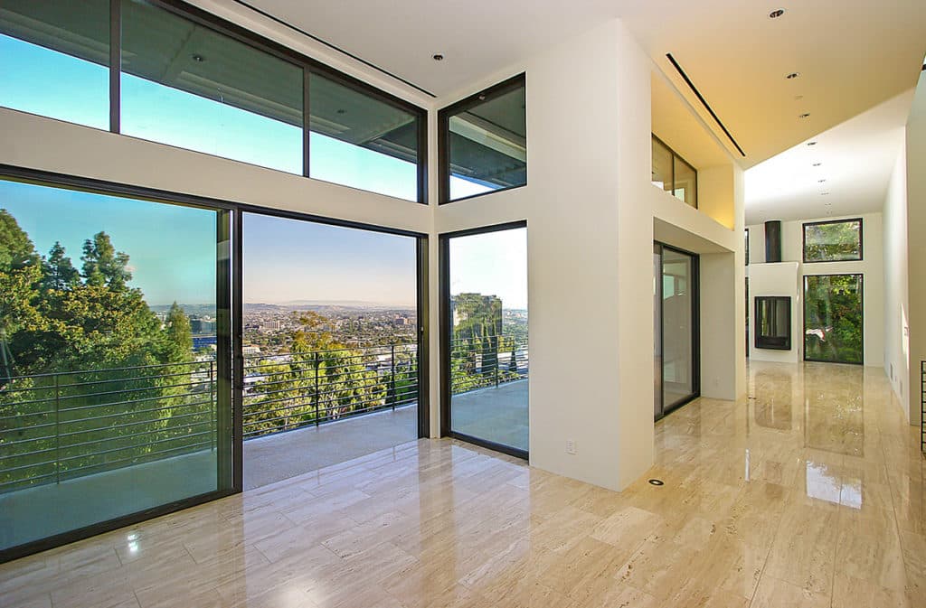 The Series 600 Sliding Door blurs the lines between the indoors and the outside balcony, giving the residents a sumptuous view of Hollywood.